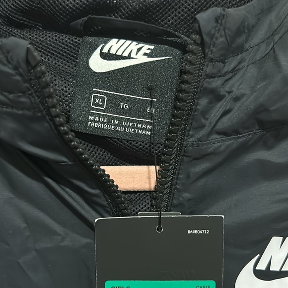 NEW! Nike Girl $65 Windbreaker Hooded Jacket - Picture 4 of 9